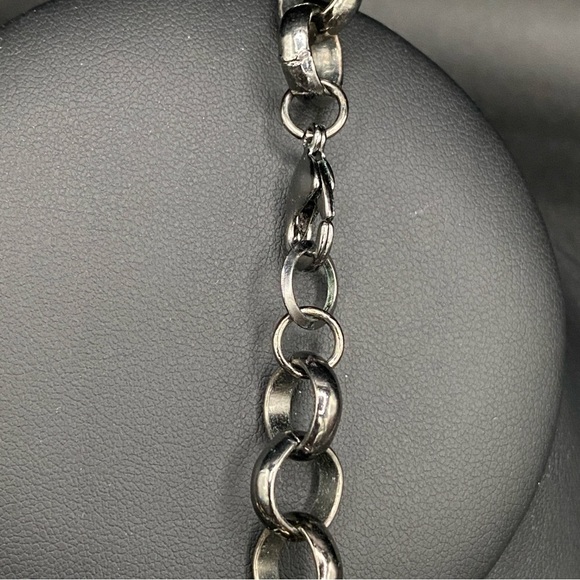 Chunky Graduated Faux Pearl Beaded Necklace in Cream and Gunmetal Grey Rolo - Picture 6 of 11